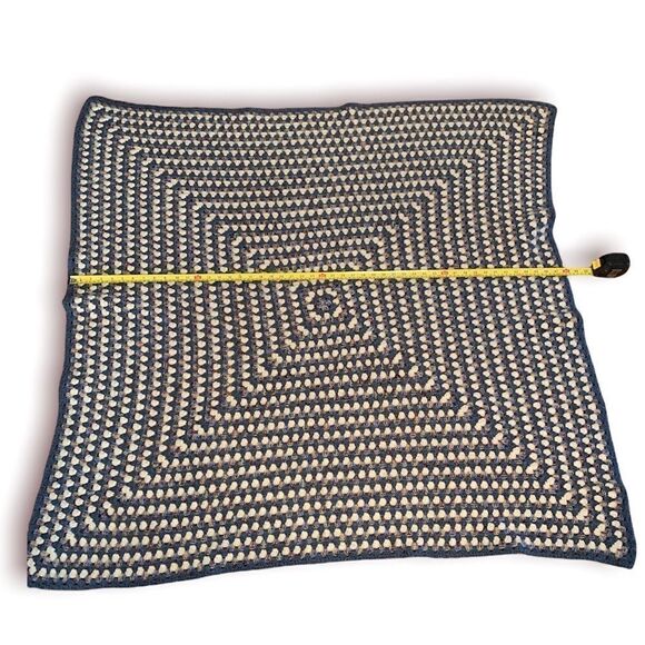 VINTAGE Handmade Crocheted Throw - Picture 5 of 5